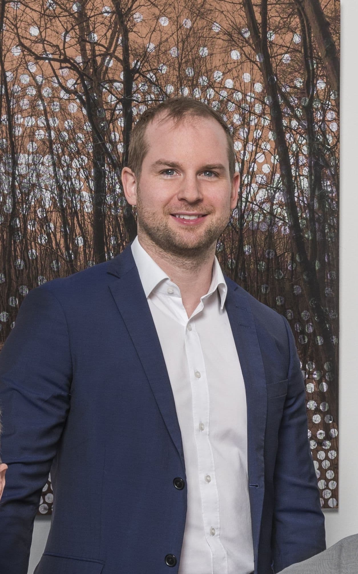Das Bild zeigt den auf Erbrecht spezialisierten Rechtsanwalt Felix Binder der Kanzlei Menz und Partner