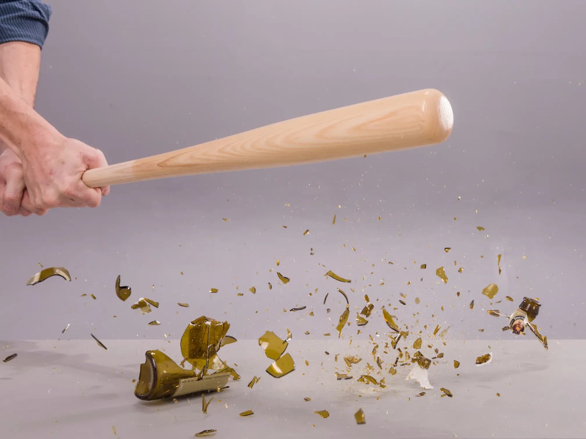 Flasche wird zerstört