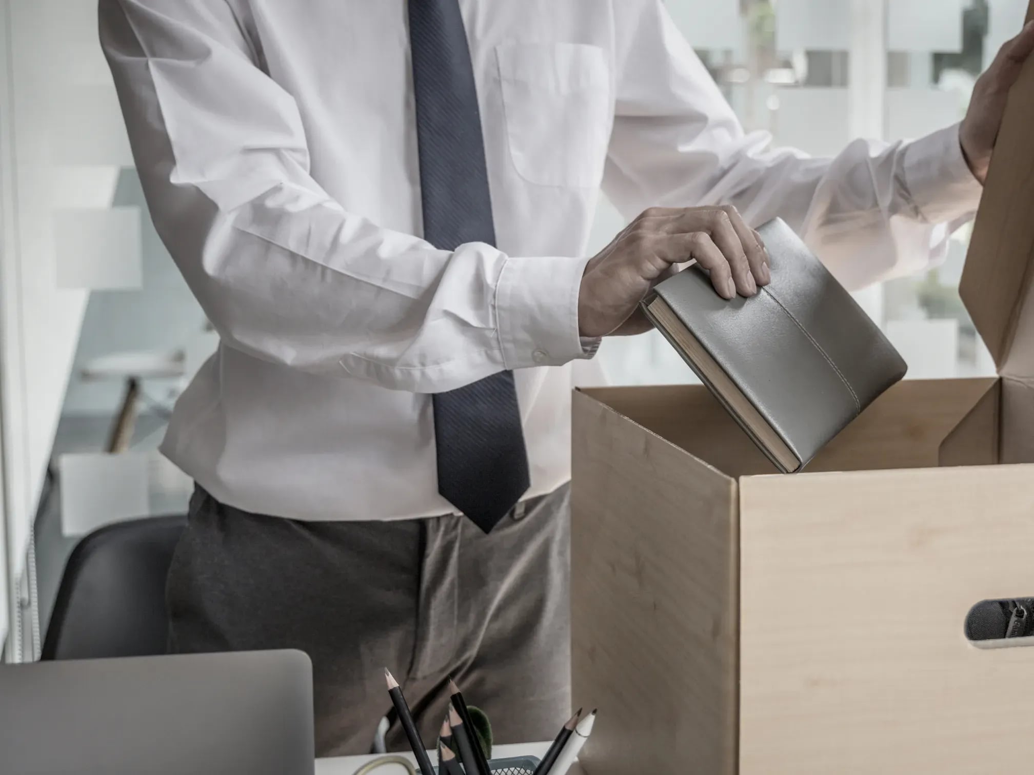 Arbeitnehmer packt zusammen