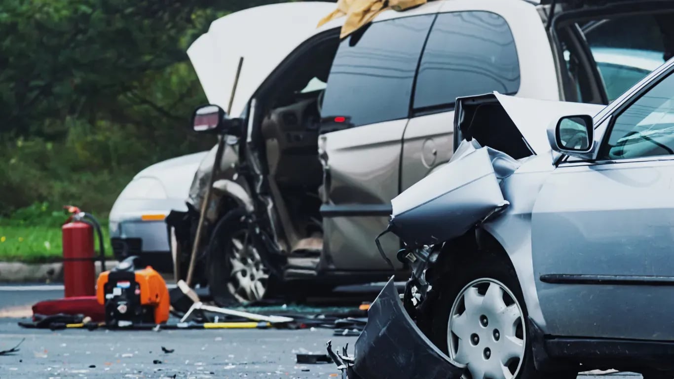 Verkehrsunfall mit beschädigten PKW