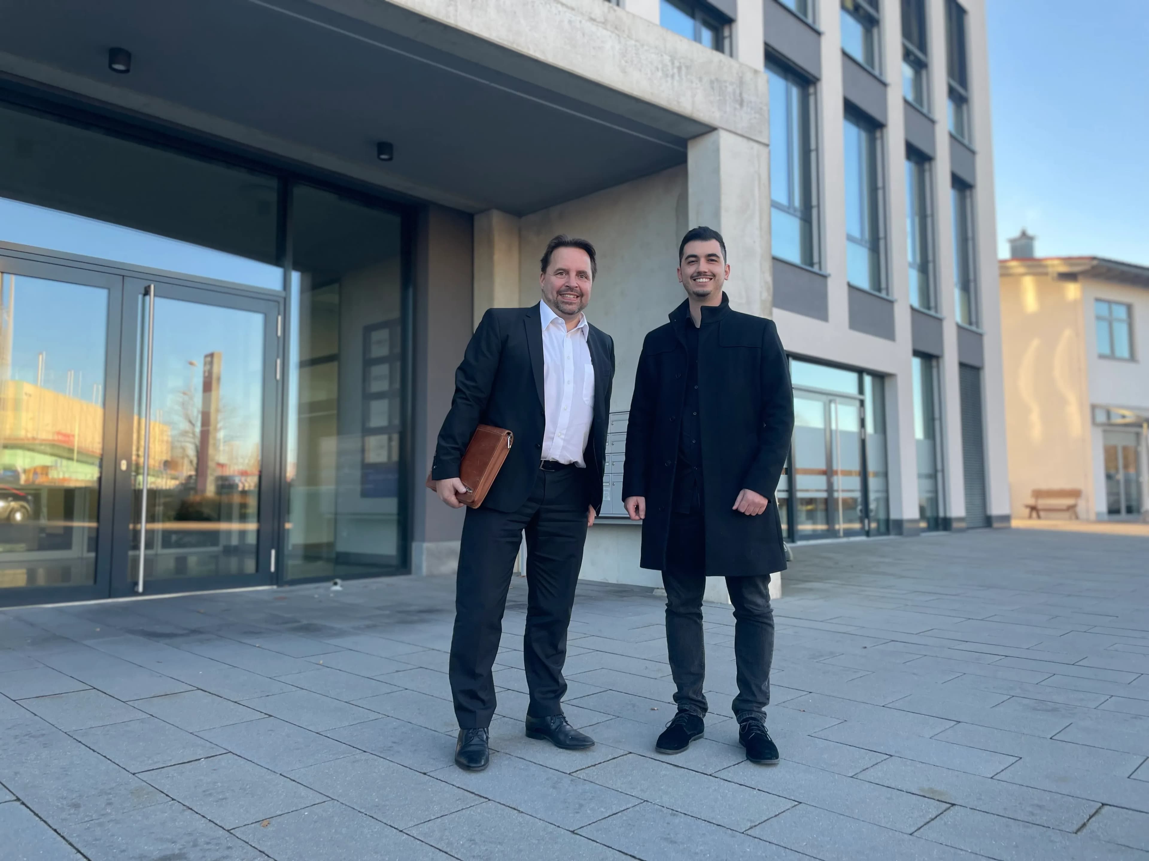 Steuerberater Dr. Andreas Mayer und Giuseppe Abbruzzesi der Kanzlei Menz und Partner in Illertissen