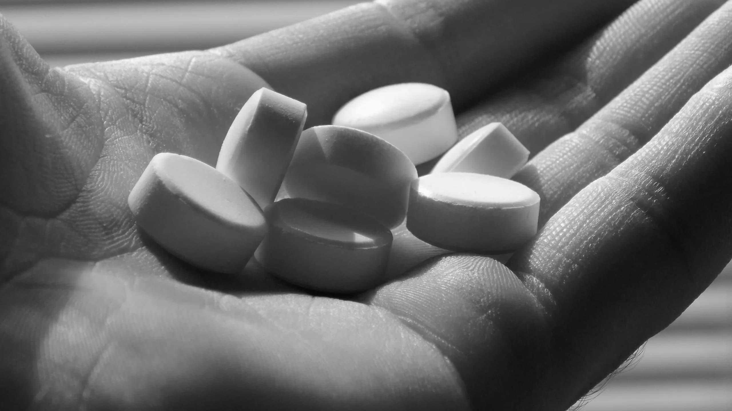 Hand mit Tabletten